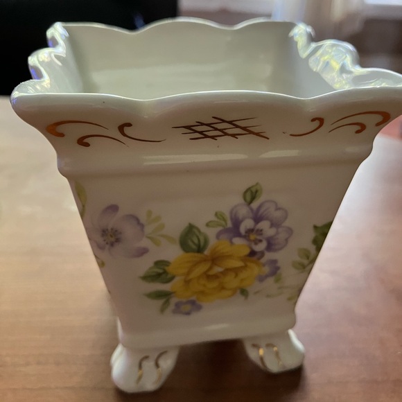 Vintage St George China vase no chips in good condition - Picture 2 of 3